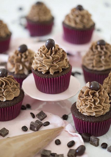 Foto pastelitos de chocolate y café