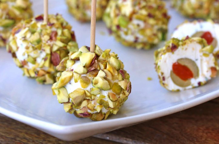 Bolas de queso con aceitunas
