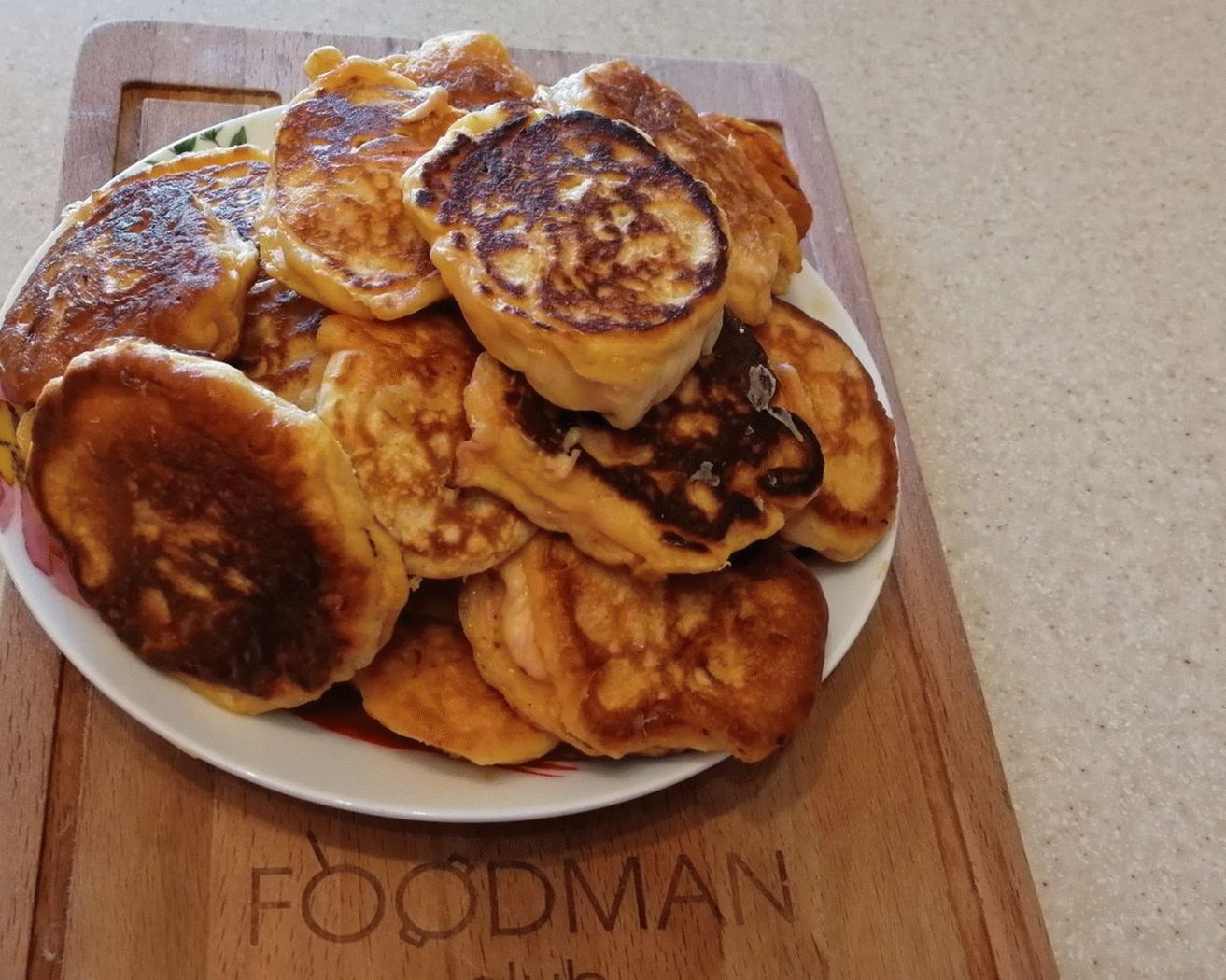 Panqueques abundantes con salchicha