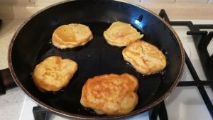 Panqueques abundantes con salchicha