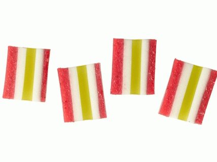 Foto de gelatina de hojaldre de fresas, lima y melón