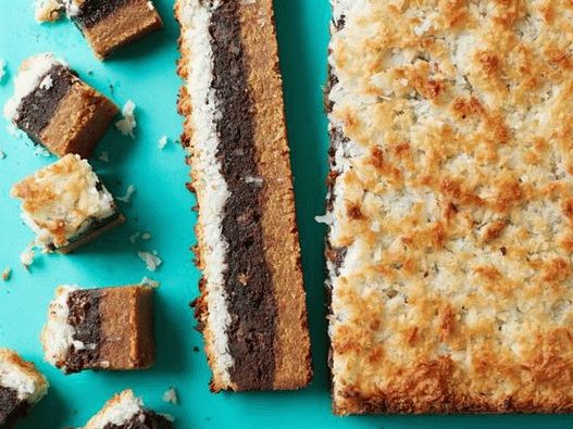 Foto de hojaldre de galletas de maní, brownie y macarrones