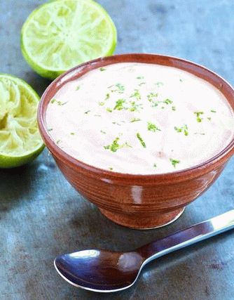Foto salsa de crema agria con limón