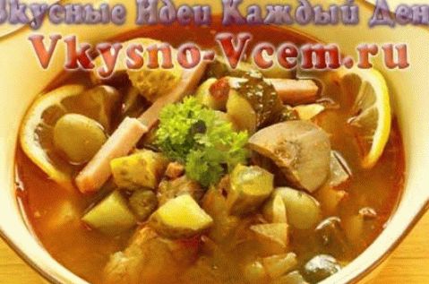 Solyanka en la olla de cocción lenta