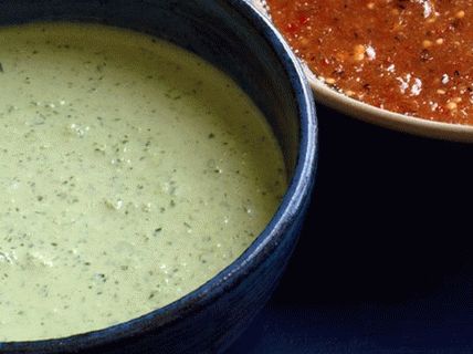 Foto salsa de pimiento jalapeño con mayonesa y cilantro