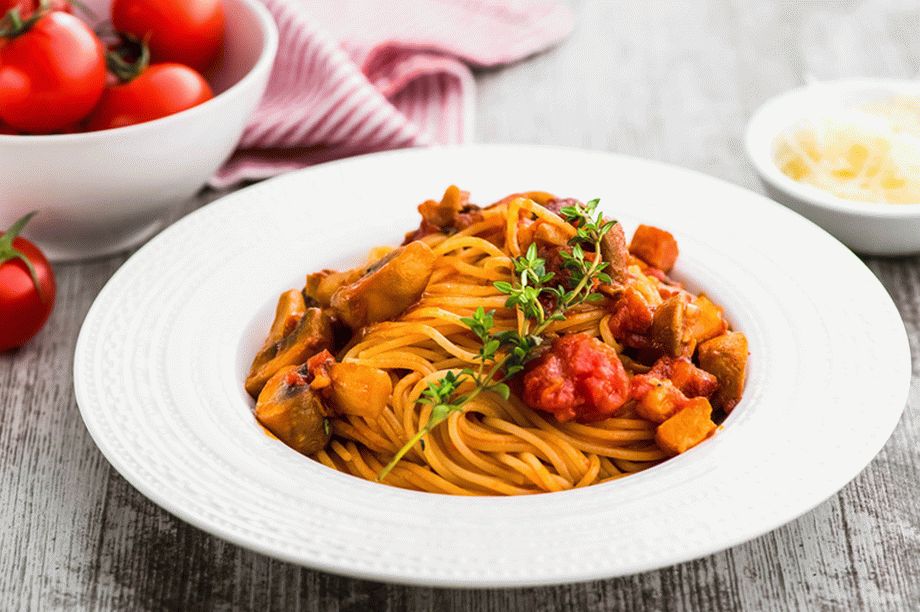 Espagueti con estofado de champiñones