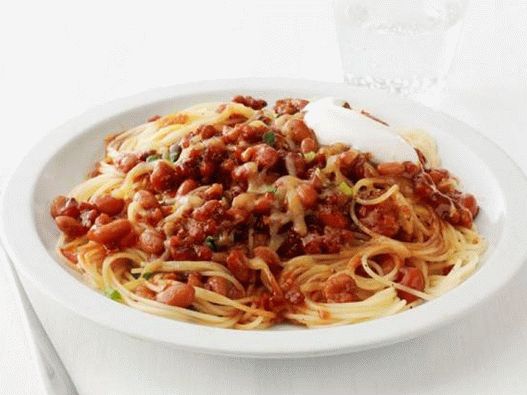 Foto de espagueti con salsa de carne de chile