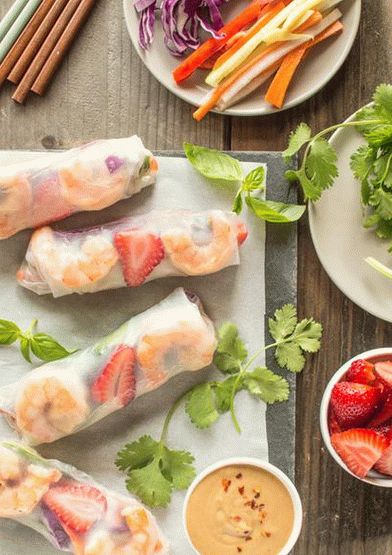Foto rollitos de primavera con camarones