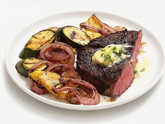 Foto Filete a la plancha con verduras y aceite de limón picante