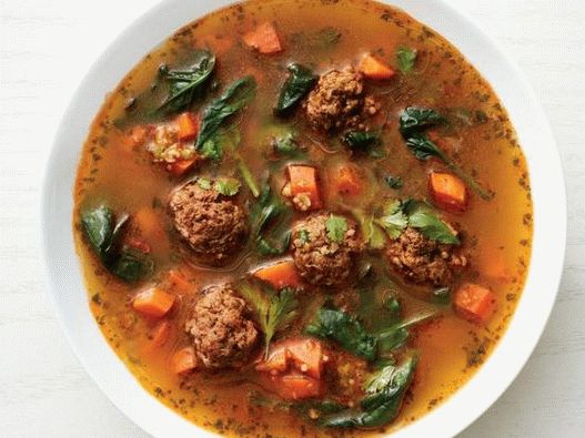 Foto Sopa marroquí de albóndigas y espinacas