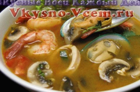 Sopa con leche de coco, champiñones y mariscos