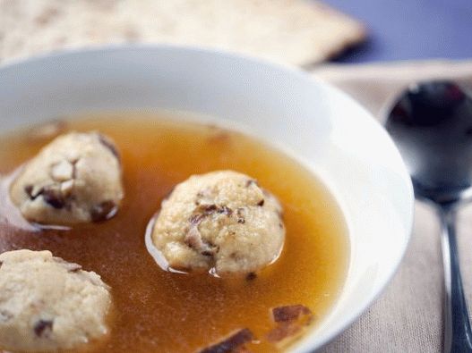 Sopa fotográfica con rodillas de trufa rellenas de hongos shiitake