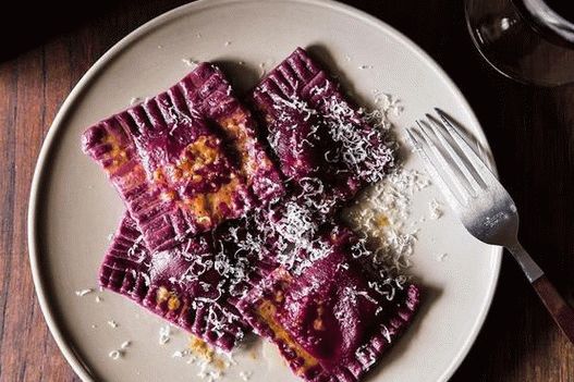 Foto Ravioles de remolacha con amapola