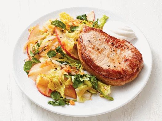 Foto Lomo de cerdo con manzanas y repollo