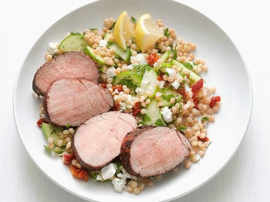 Foto Solomillo de cerdo en una sartén