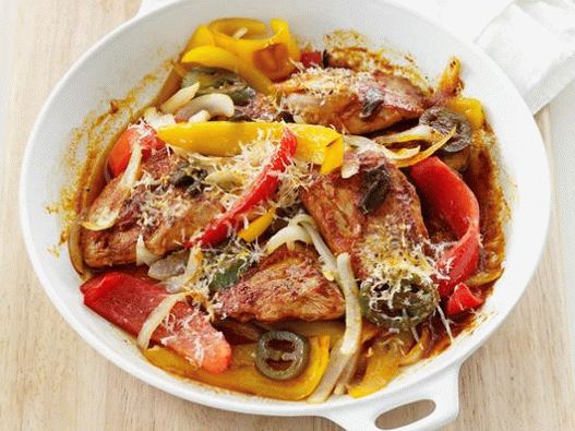 Foto de cerdo con pimiento en una sartén