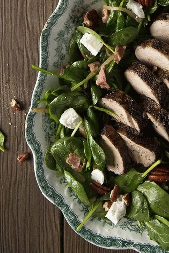 Foto de cerdo con espinacas hawaianas