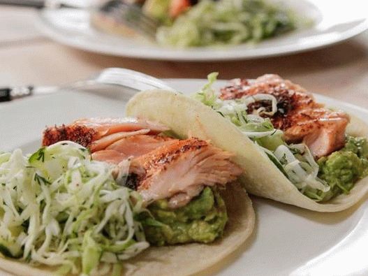 Foto de tacos con pescado rojo