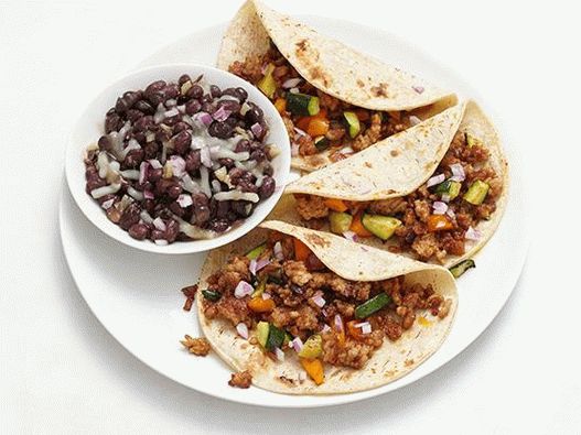 Foto Tacos con carne de cerdo y frijoles negros