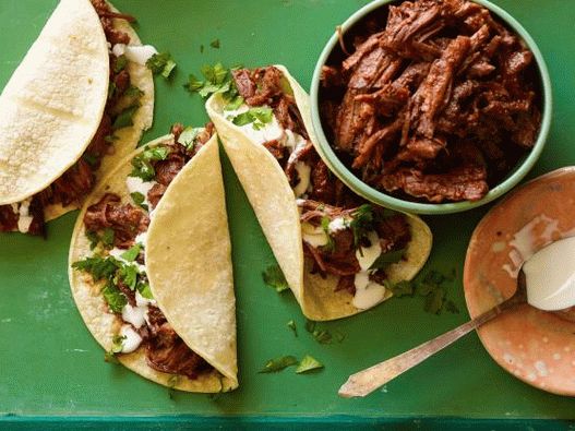 Foto de tacos de costillas de res guisadas