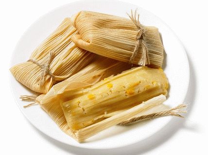 Foto de tamal con relleno de maíz