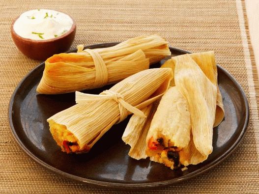 Foto de Tamal con relleno de salsa de queso