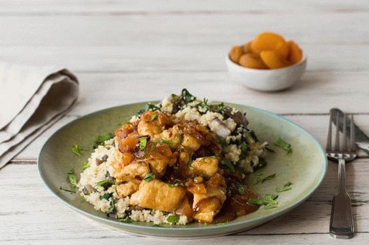 Foto de pollo tajine con aceitunas y limones enlatados