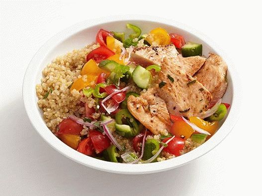 Foto Ensalada tibia con sémola de pavo y quinua