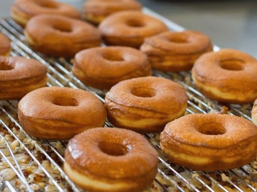 Foto de donas de calabaza sin levadura de glaseado de arce