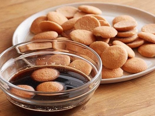 Sumerge las galletas en el café Sumerge las galletas en el café