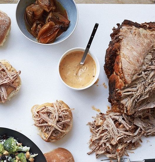 Foto estofado de paleta de cerdo