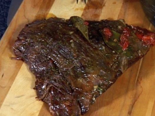 Foto de pechuga de ternera guisada en vino tinto