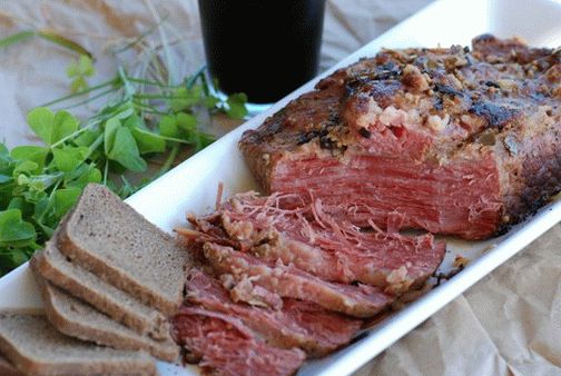 Foto de carne en lata en cerveza