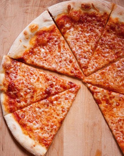 Foto pizza delgada al estilo de Nueva York