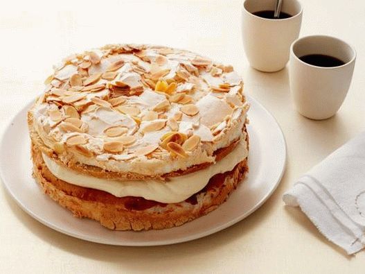 Pastel de merengue al estilo huevo-dedo del pie