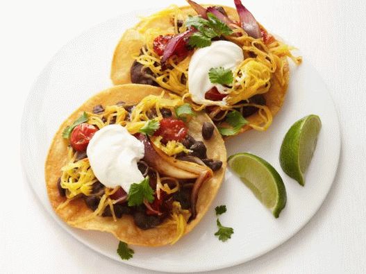 Foto de tostados con espagueti de calabaza