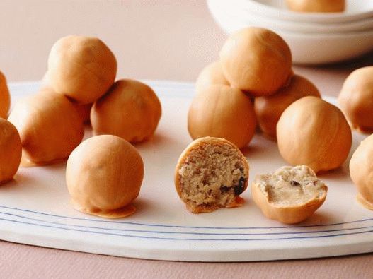 Foto trufas de avena y pasas de uva