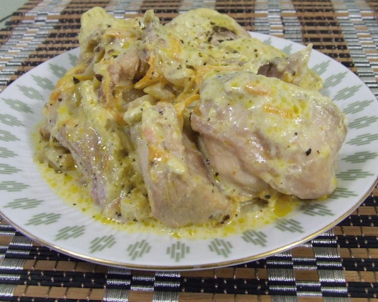 Conejo estofado en leche