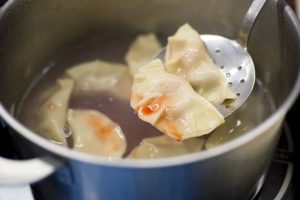 Bolas de masa hervida con fresas