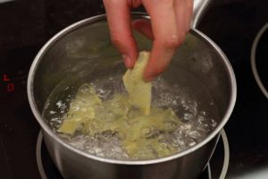 Bolas de masa hervida con semillas de amapola
