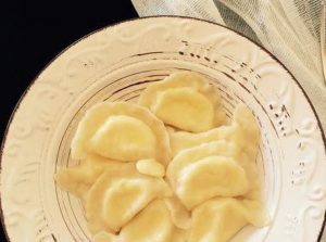 Bolas de masa hervida con suluguni