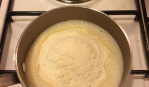 Bolas de masa hervida con suluguni