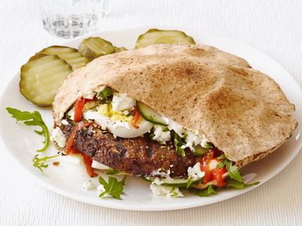 Foto hamburguesas vegetarianas en árabe