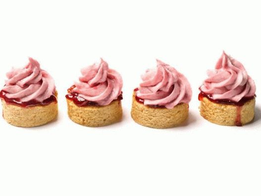 Tortas con crema de ruibarbo