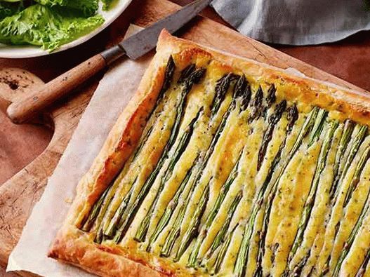Tarta de primavera con espárragos
