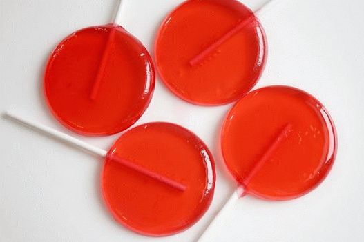 Piruletas de cereza de foto