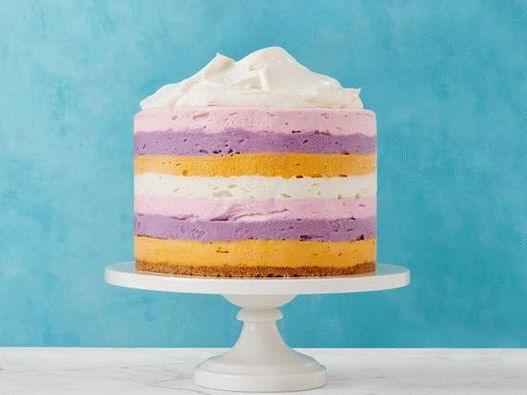 Foto de un pastel de helado de hojaldre alto