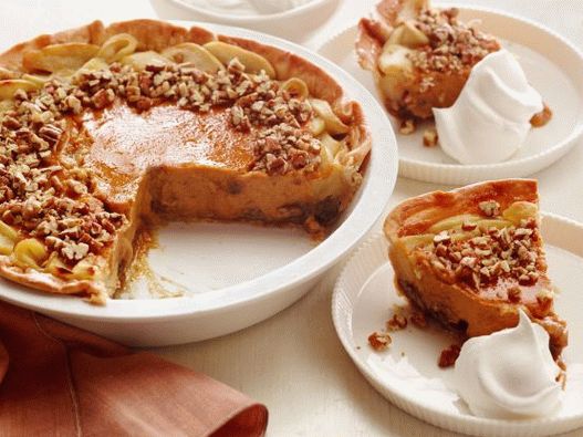 Foto de pastel de nuez con manzana y calabaza