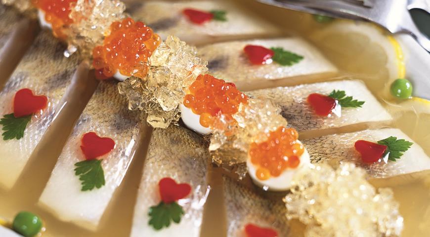 Pescado en gelatina con caviar
