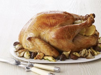Foto de pavo al horno con castañas y champiñones